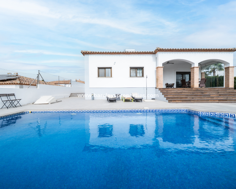 Reventa - Chalet Independiente - Urb. La Marina