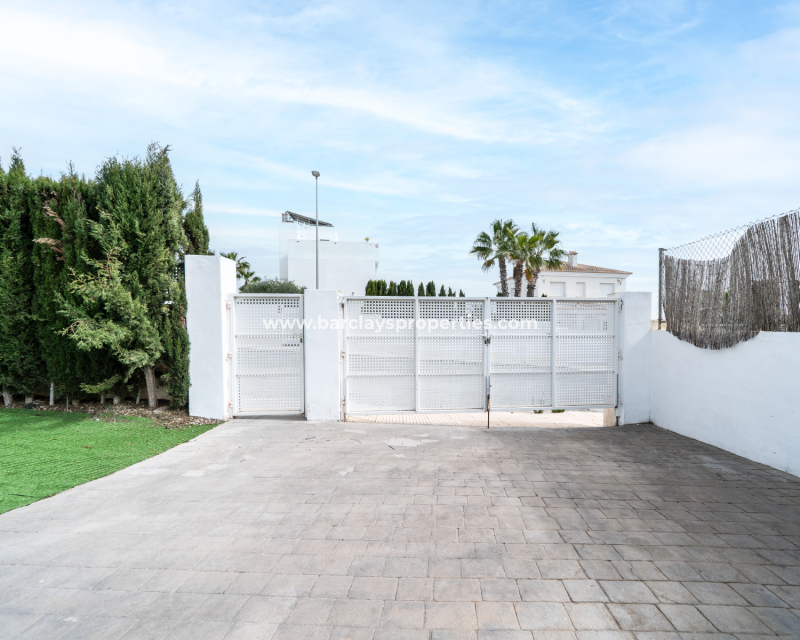 Reventa - Chalet Independiente - Urb. La Marina