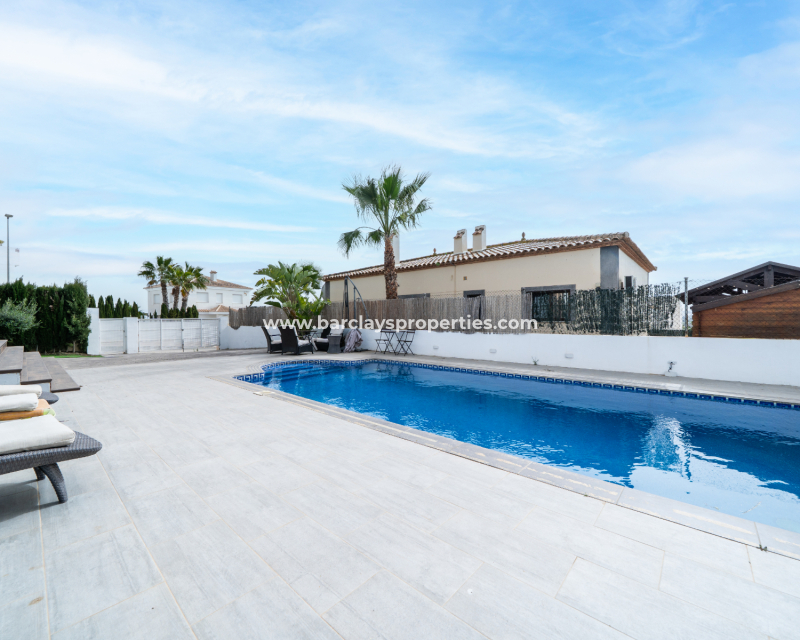 Reventa - Chalet Independiente - Urb. La Marina