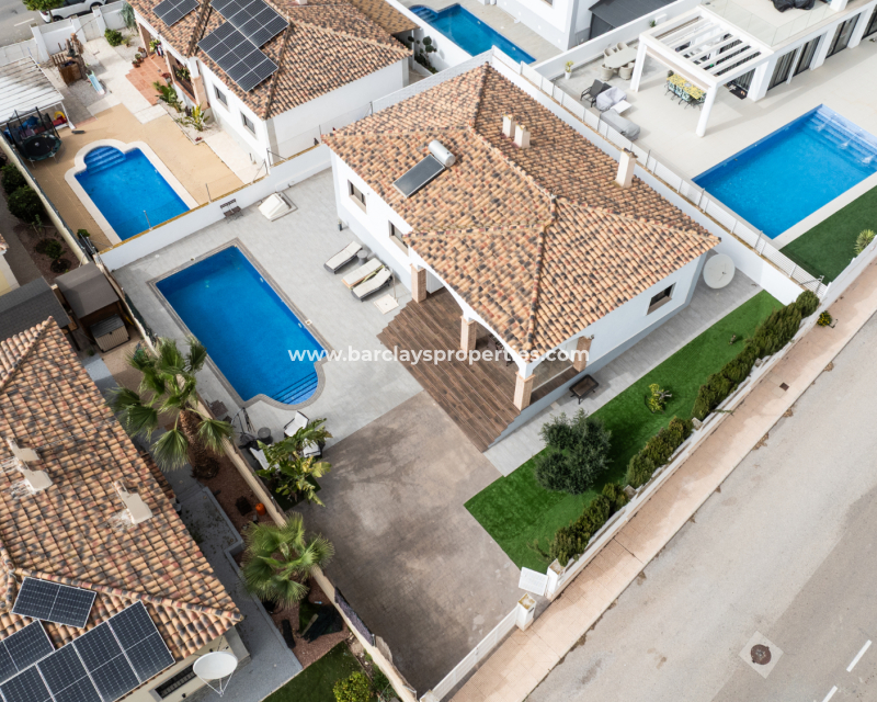 Reventa - Chalet Independiente - Urb. La Marina