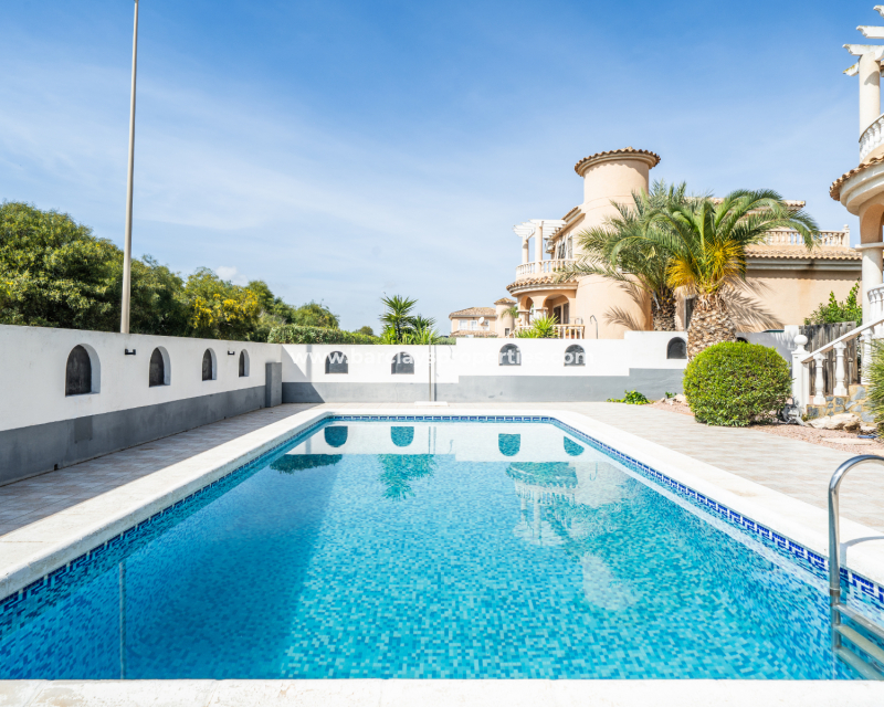 Reventa - Chalet Independiente - Urb. La Marina