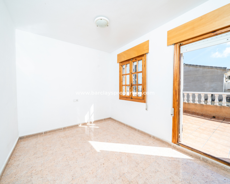 Reventa - Chalet Independiente - Urb. La Marina