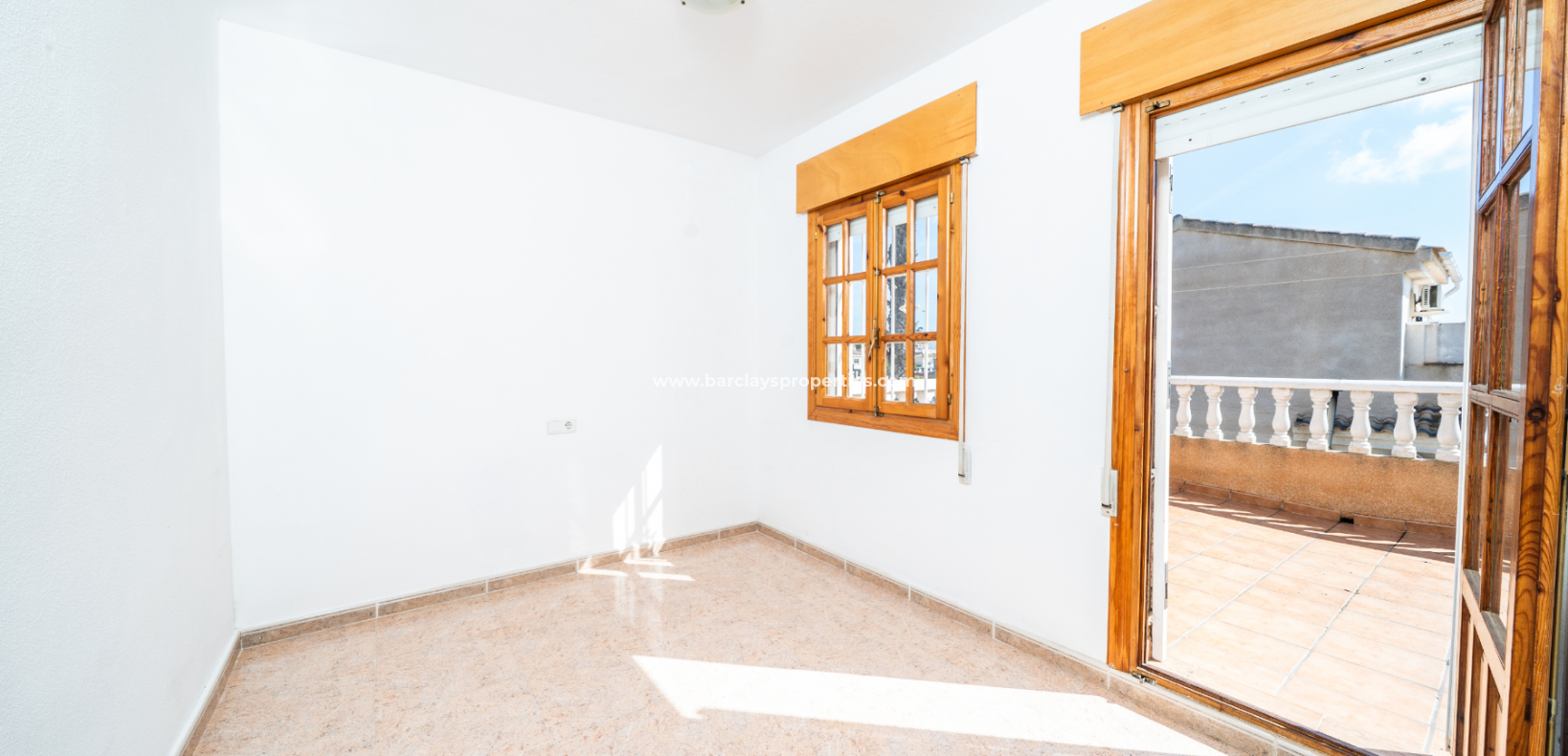 Reventa - Chalet Independiente - Urb. La Marina