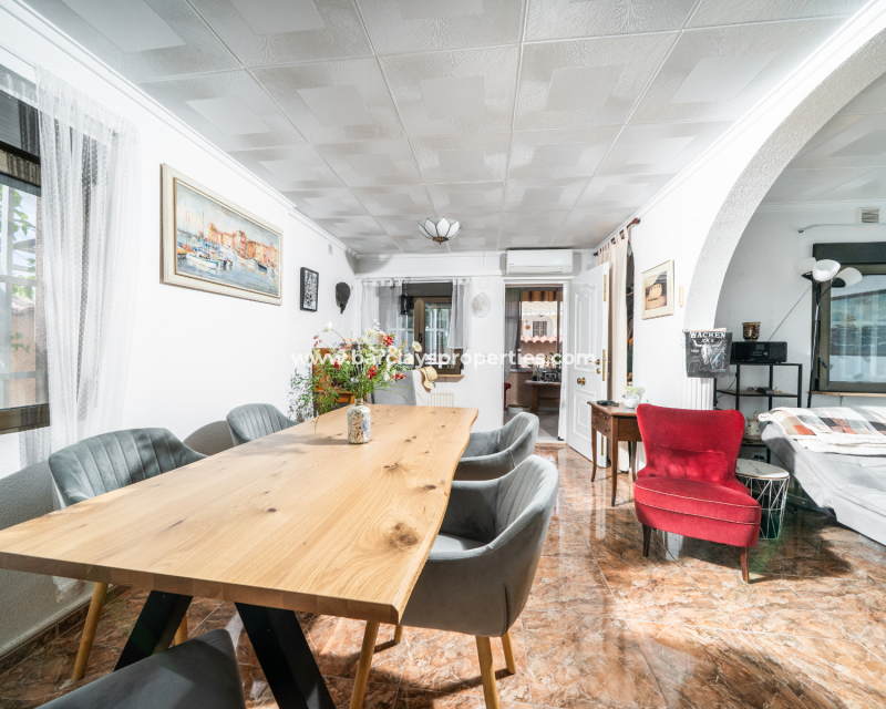Reventa - Chalet Independiente - Urb. La Marina