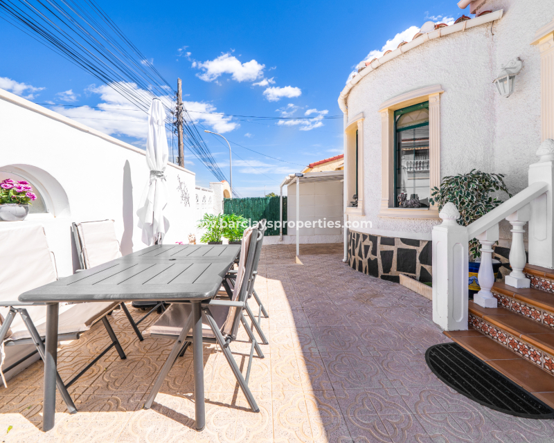 Reventa - Chalet Independiente - Urb. La Marina
