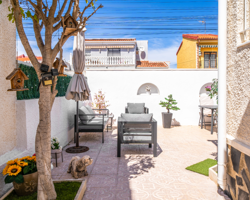 Reventa - Chalet Independiente - Urb. La Marina