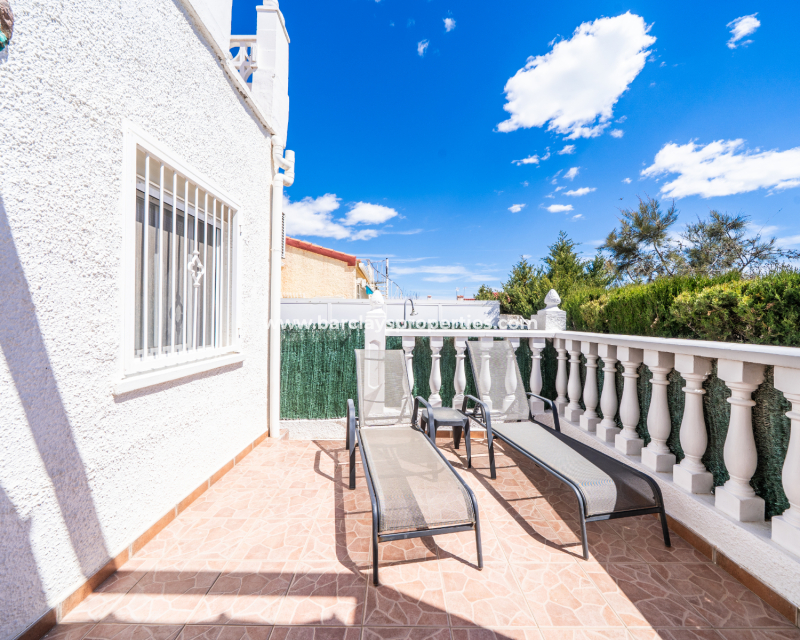 Reventa - Chalet Independiente - Urb. La Marina