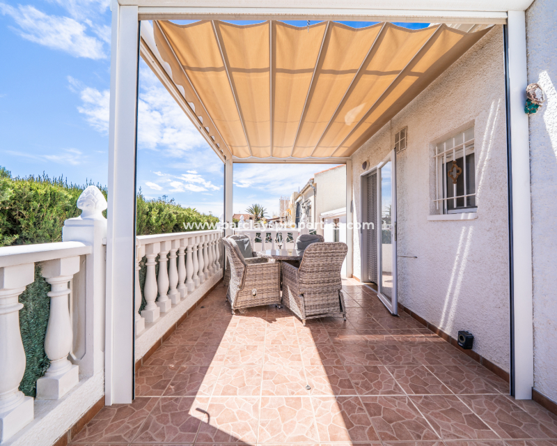 Reventa - Chalet Independiente - Urb. La Marina