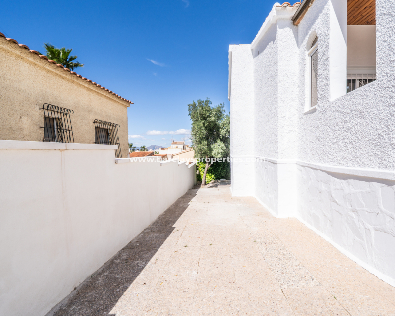 Reventa - Chalet Independiente - Urb. La Marina
