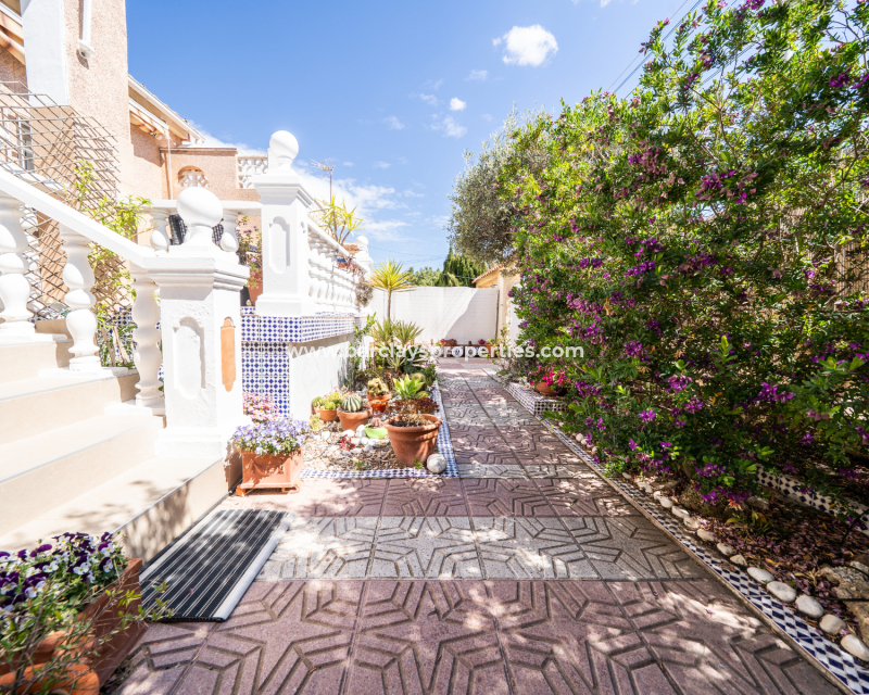 Reventa - Chalet Independiente - Urb. La Marina