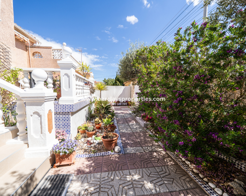 Reventa - Chalet Independiente - Urb. La Marina