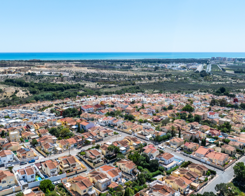 Reventa - Chalet Independiente - Urb. La Marina