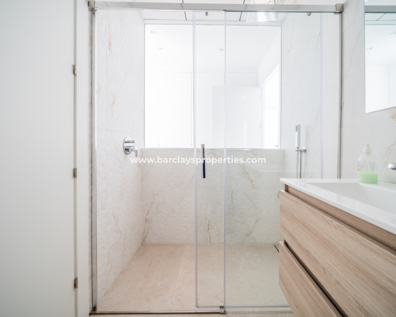 Reventa - Chalet Independiente - Urb. La Marina