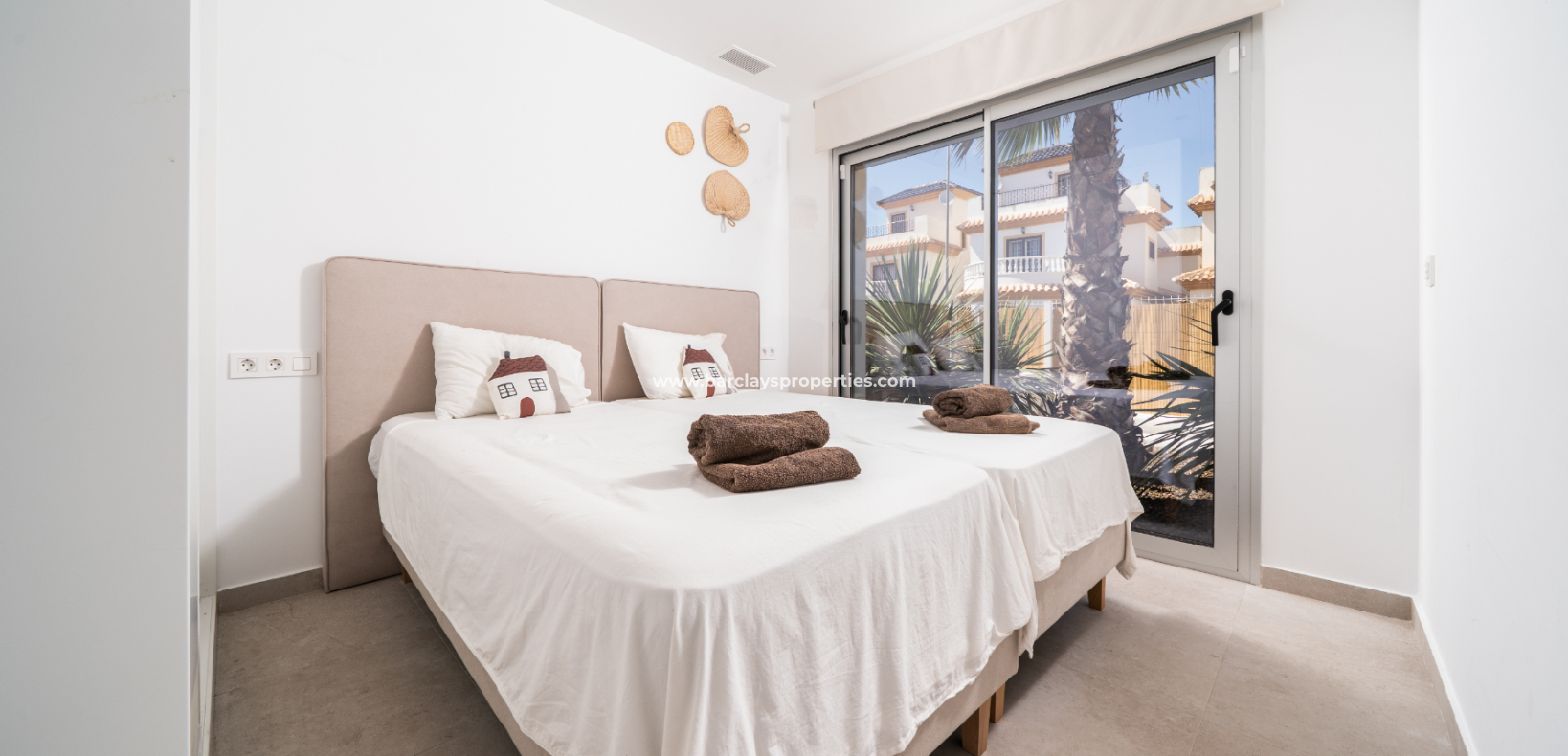Reventa - Chalet Independiente - Urb. La Marina