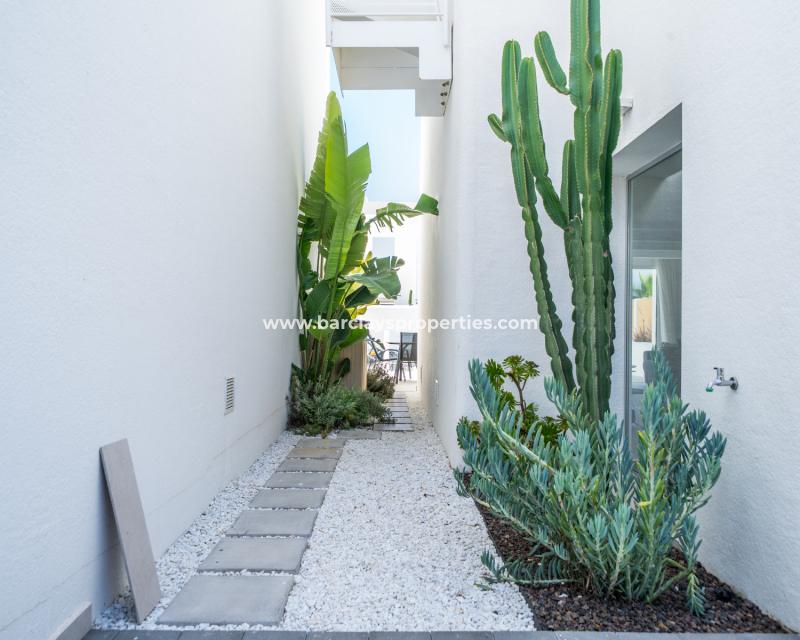 Reventa - Chalet Independiente - Urb. La Marina