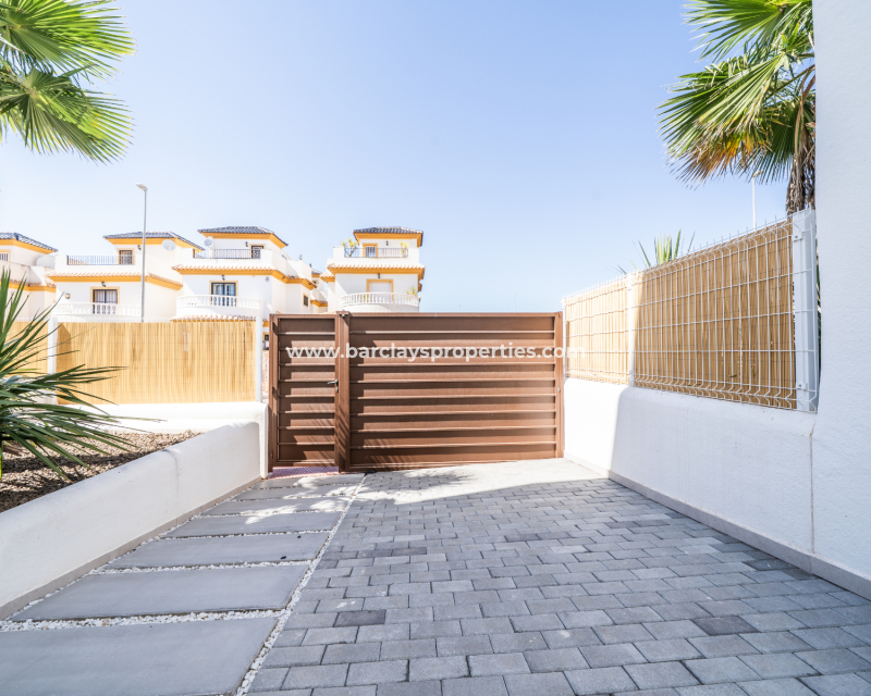 Reventa - Chalet Independiente - Urb. La Marina