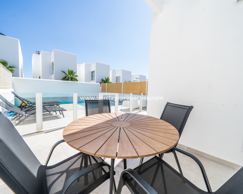 Reventa - Chalet Independiente - Urb. La Marina