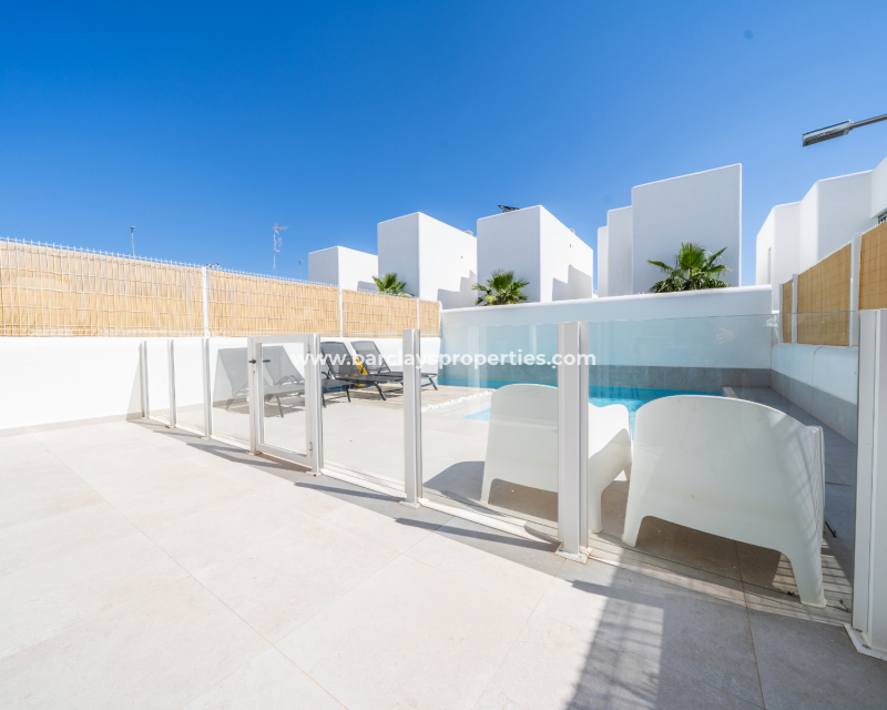 Reventa - Chalet Independiente - Urb. La Marina