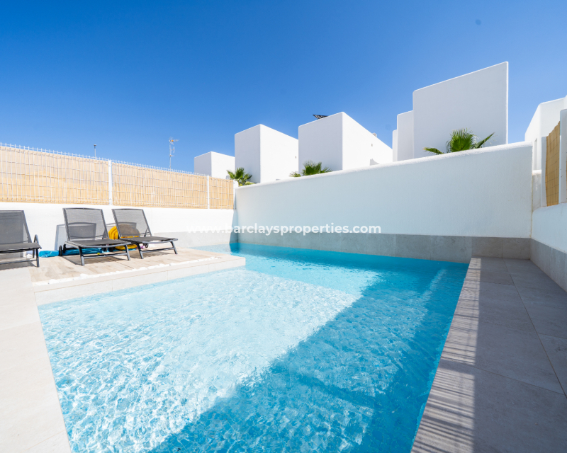 Reventa - Chalet Independiente - Urb. La Marina
