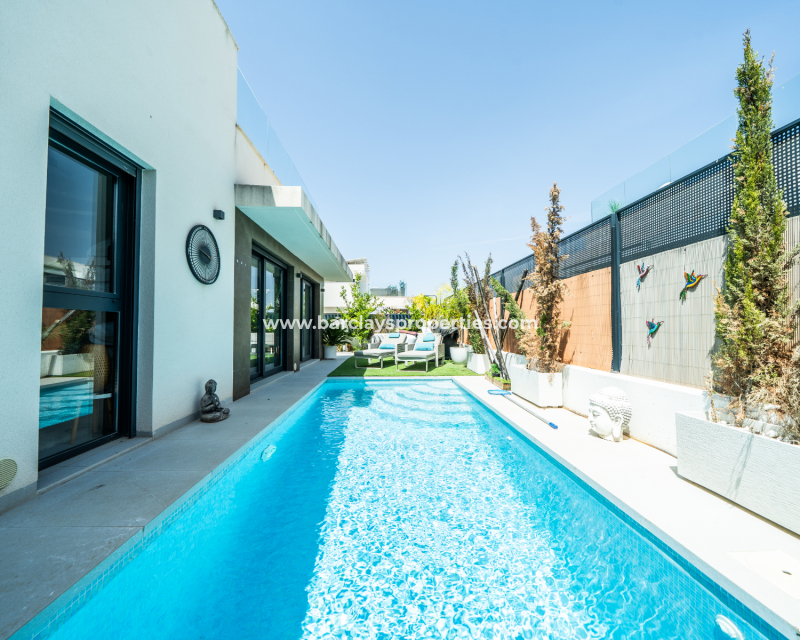 Reventa - Chalet Independiente - Urb. La Marina
