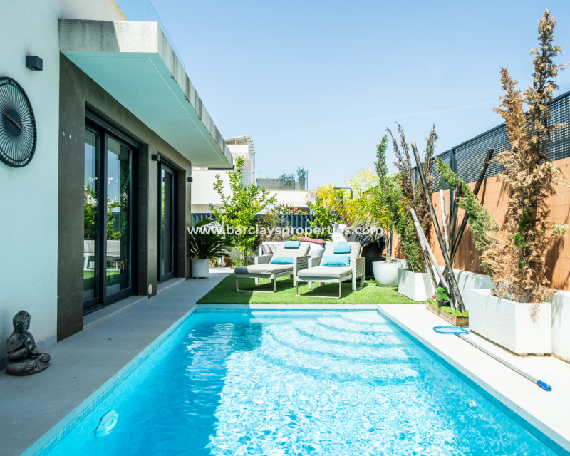 Reventa - Chalet Independiente - Urb. La Marina