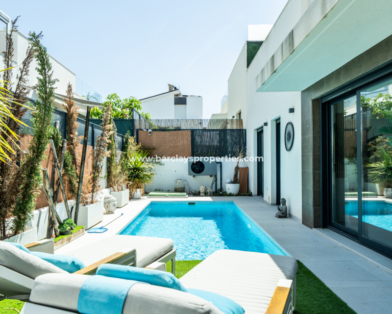 Reventa - Chalet Independiente - Urb. La Marina