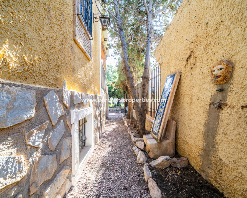 Reventa - Chalet Independiente - Urb. La Marina