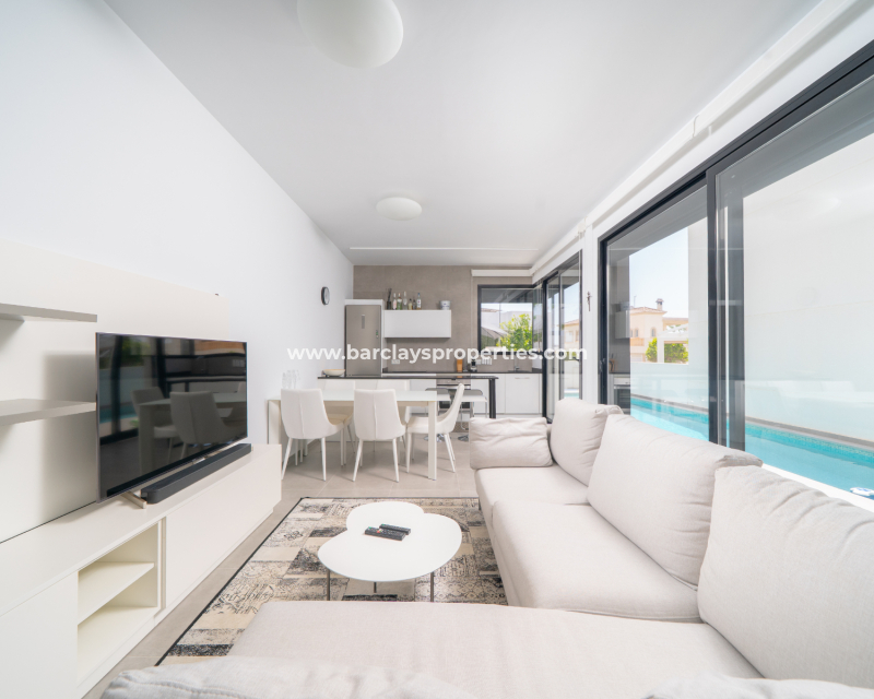 Reventa - Chalet Independiente - Urb. La Marina