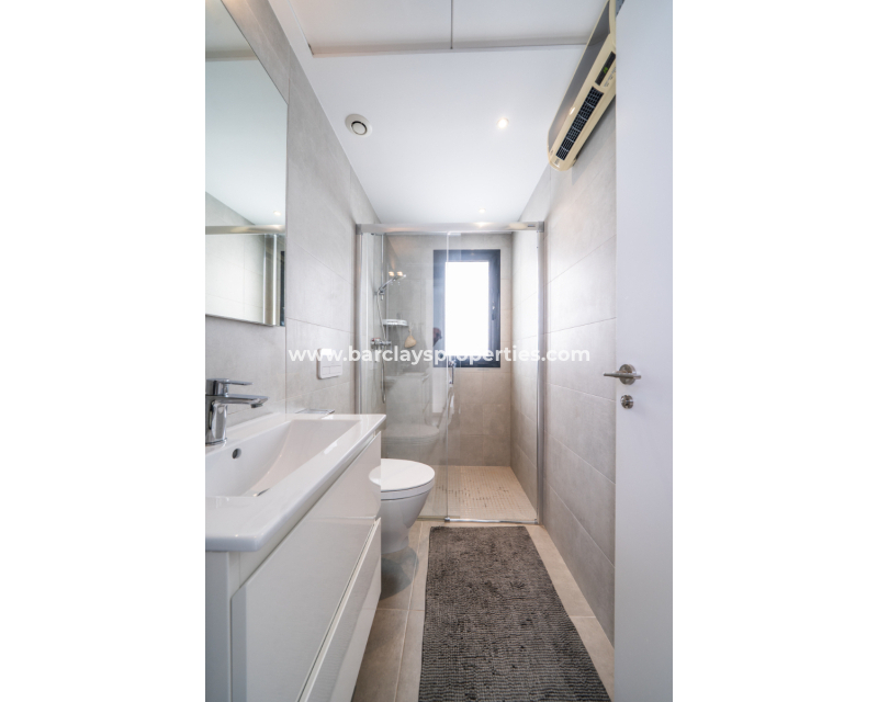 Reventa - Chalet Independiente - Urb. La Marina