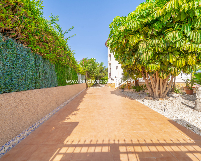 Reventa - Chalet Independiente - Urb. La Marina