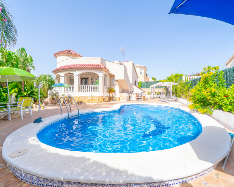 Reventa - Chalet Independiente - Urb. La Marina