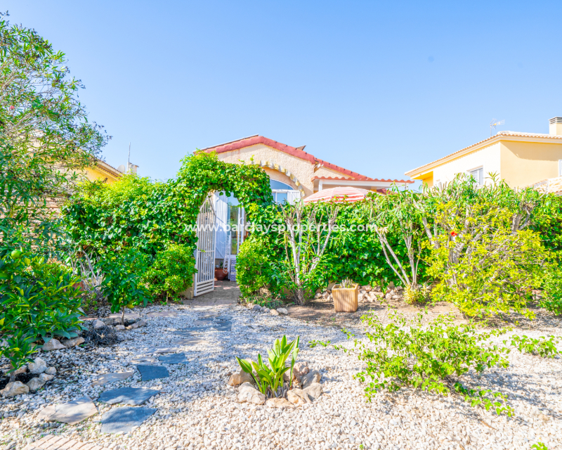 Reventa - Chalet Independiente - Urb. La Marina