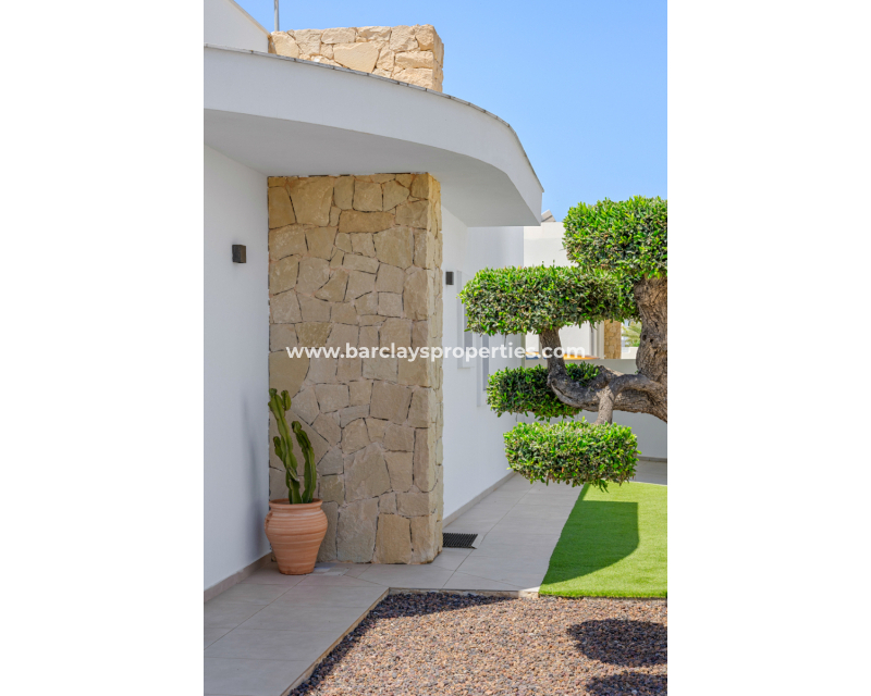 Reventa - Chalet Independiente - Urb. La Marina