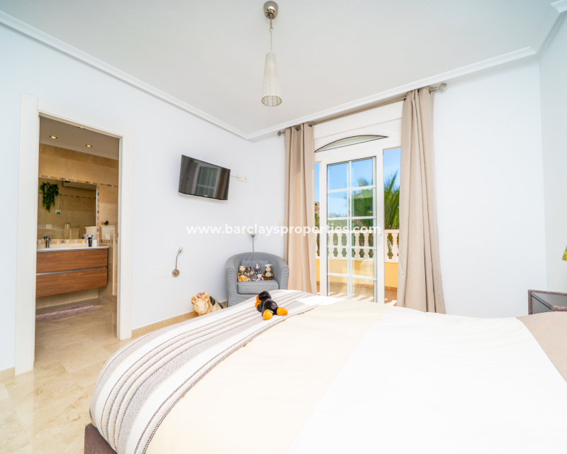 Reventa - Chalet Independiente - Urb. La Marina