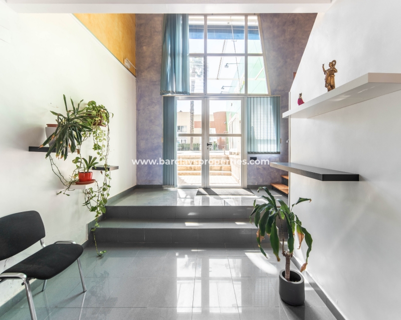 Reventa - Local Comercial - Urb. La Marina