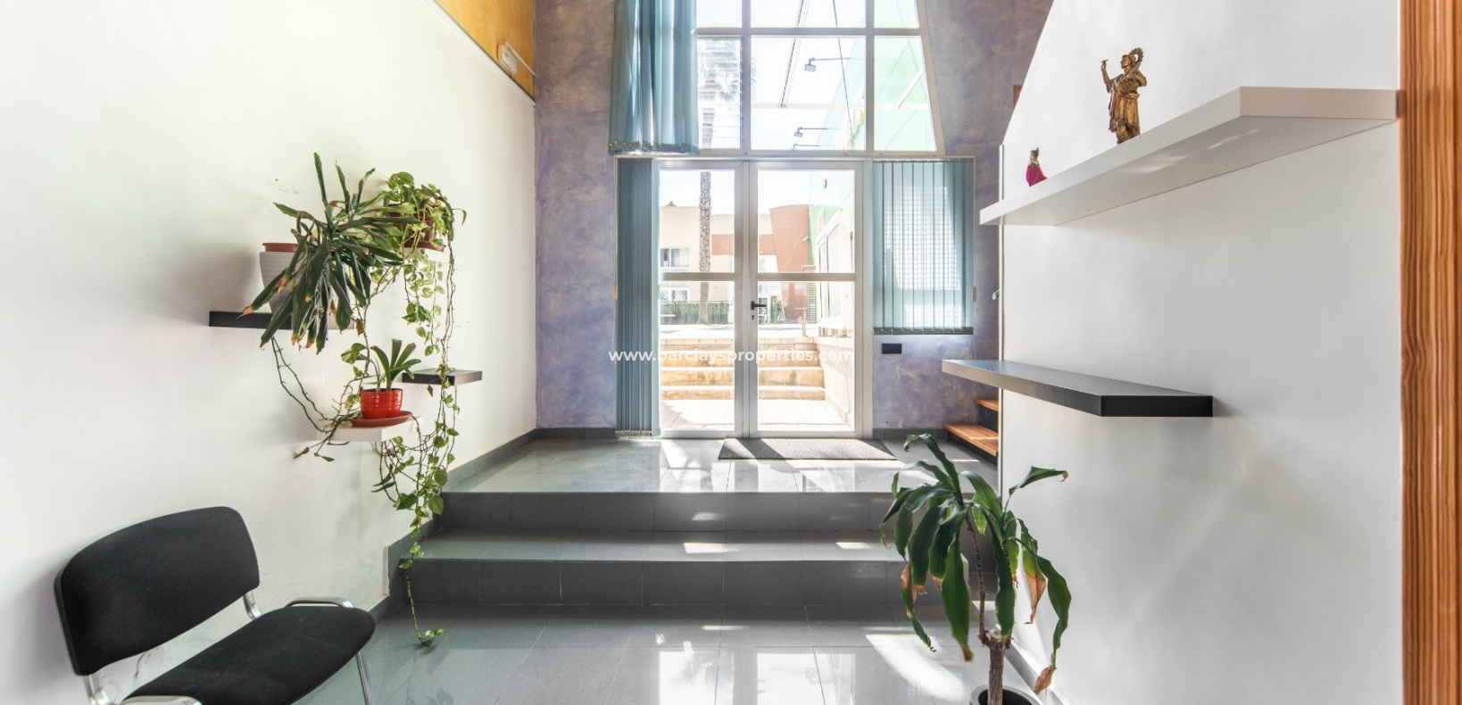 Reventa - Local Comercial - Urb. La Marina