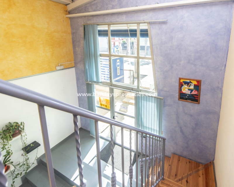 Reventa - Local Comercial - Urb. La Marina