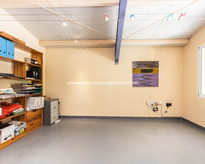 Reventa - Local Comercial - Urb. La Marina