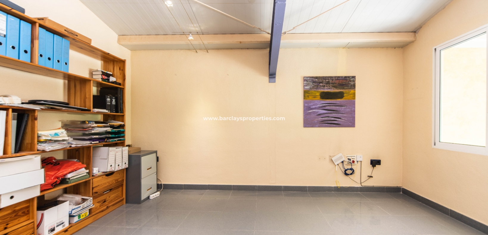 Reventa - Local Comercial - Urb. La Marina
