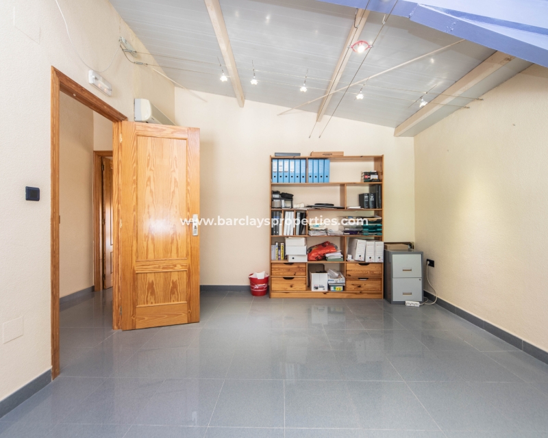 Reventa - Local Comercial - Urb. La Marina
