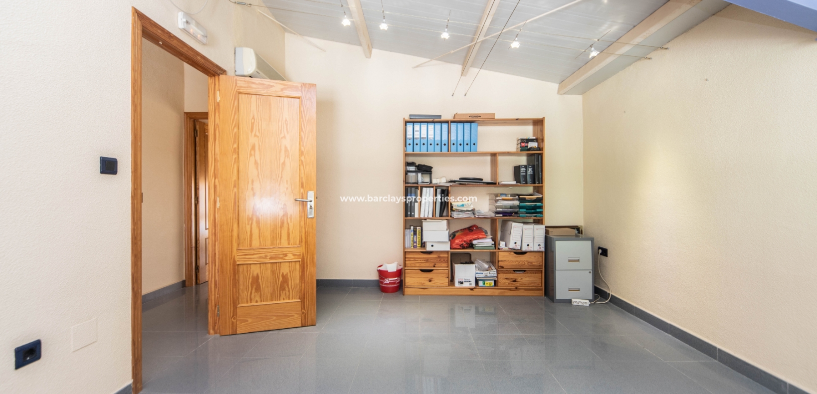 Reventa - Local Comercial - Urb. La Marina