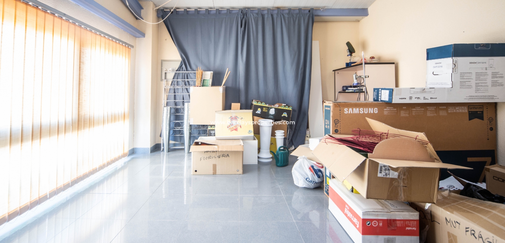 Reventa - Local Comercial - Urb. La Marina