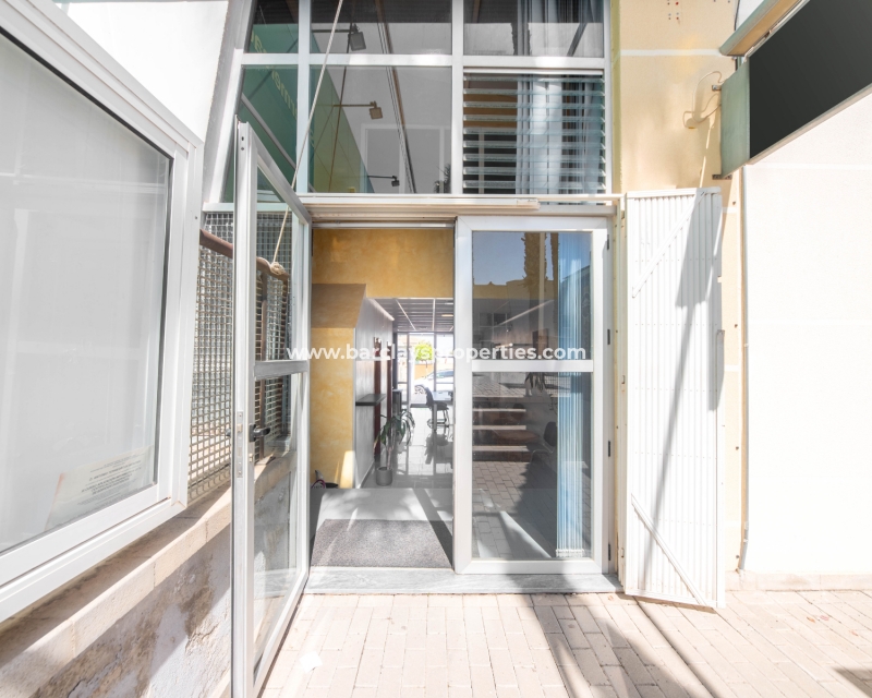 Reventa - Local Comercial - Urb. La Marina