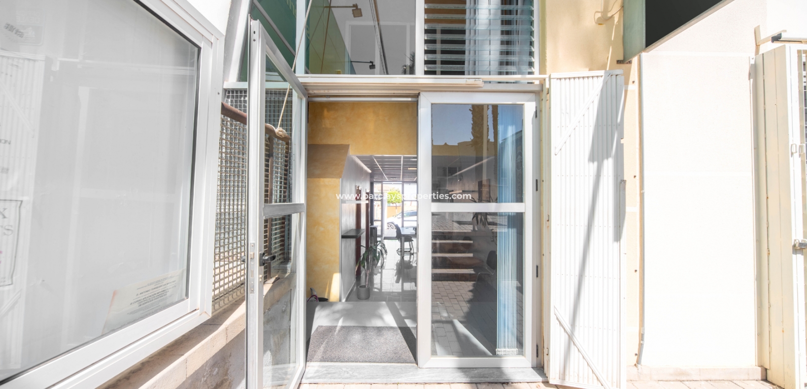 Reventa - Local Comercial - Urb. La Marina