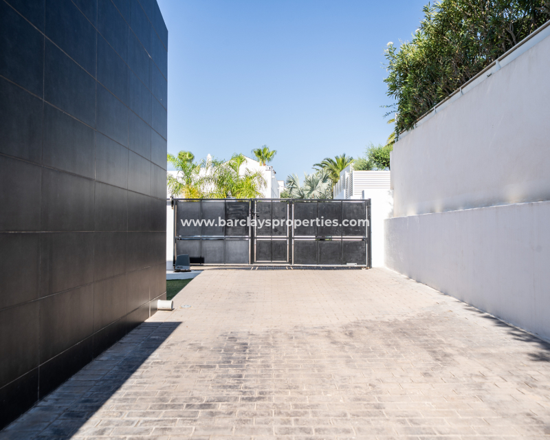 Revente - Maison Individuelle - Urb. La Marina