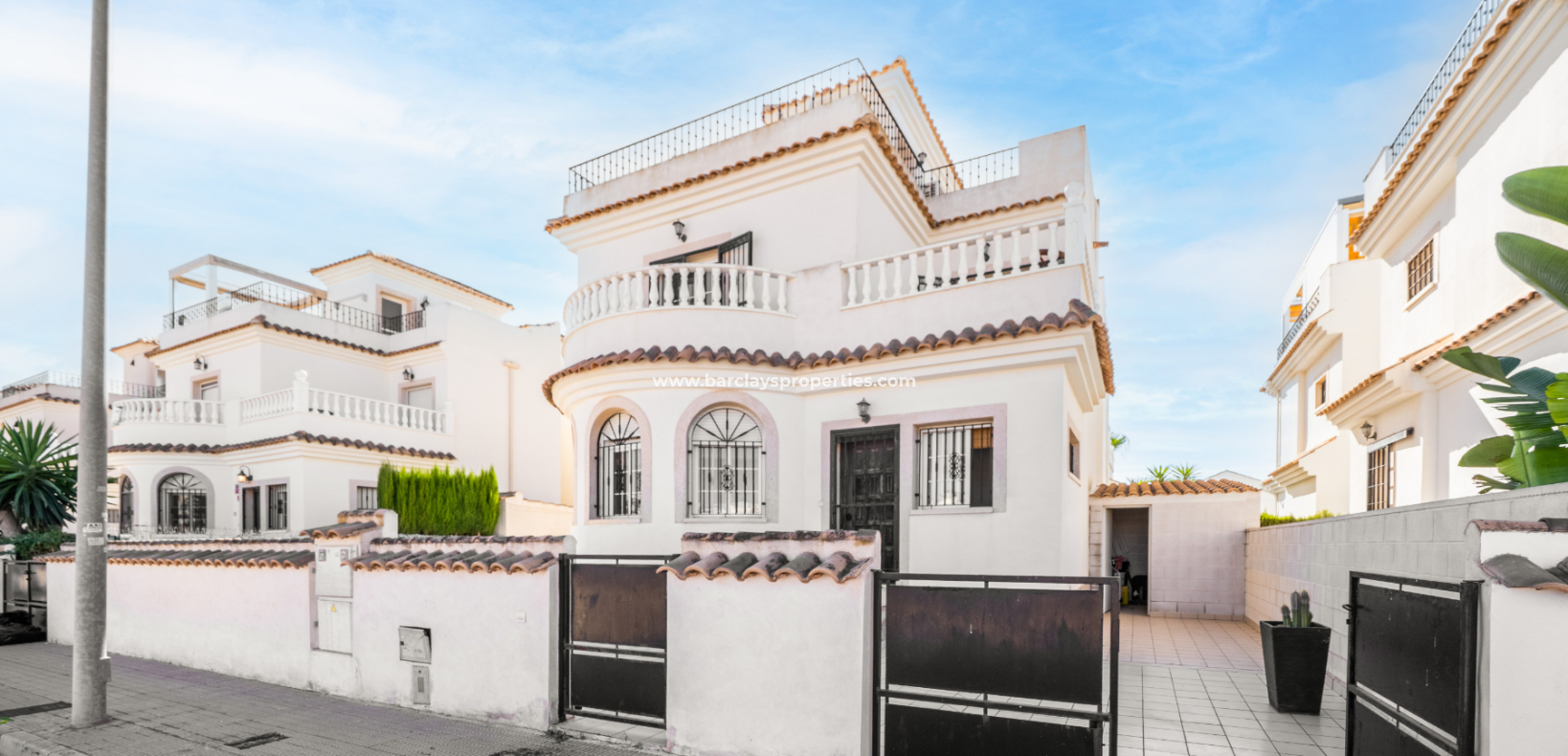 Revente - Maison Individuelle - Urb. La Marina