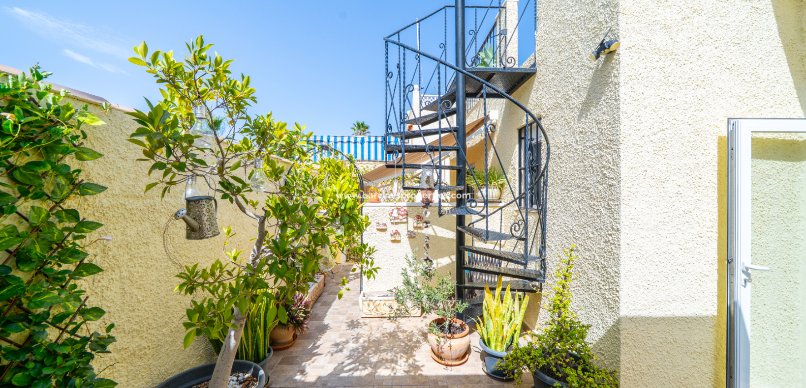 Revente - Maison Individuelle - Urb. La Marina