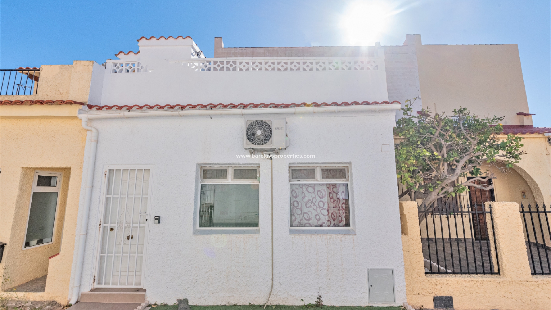 Rijhuis - Wederverkoop - Urb. La Marina - 5034