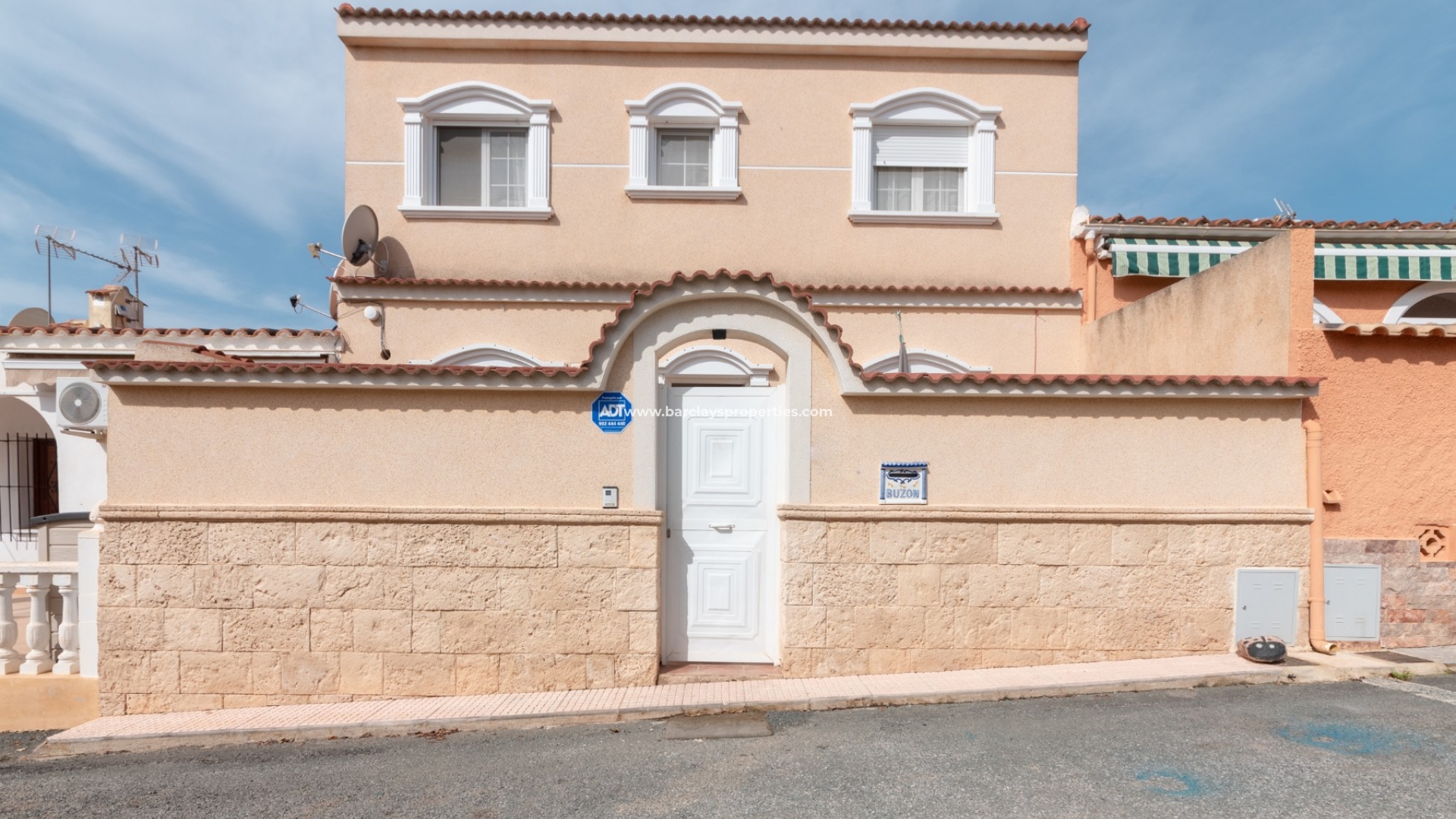 Rijhuis - Wederverkoop - Urb. La Marina - 5111