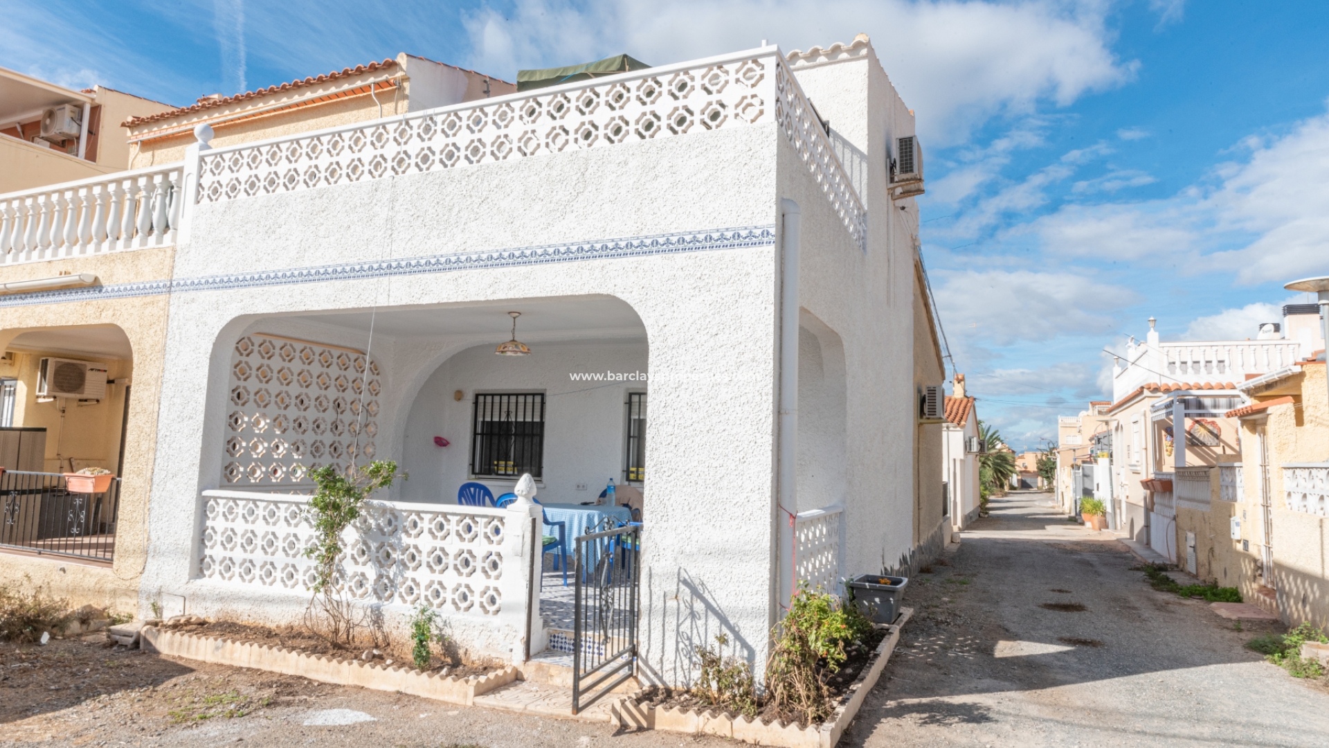 Rijhuis - Wederverkoop - Urb. La Marina - 5261